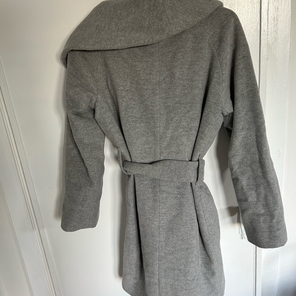 Aritzia Babaton 100% wool coat - Picture 9 of 9